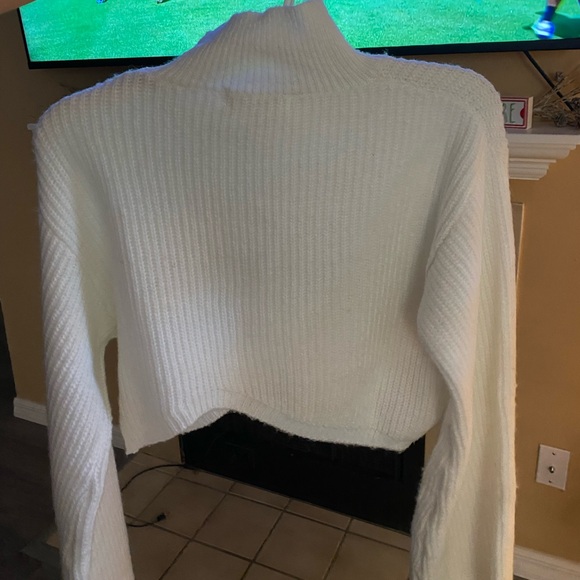 Long sleeve cropped turtle neck sweater - Picture 3 of 3